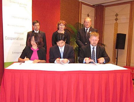 Signering av avtalen med Hubei Environmental Protection Bureau