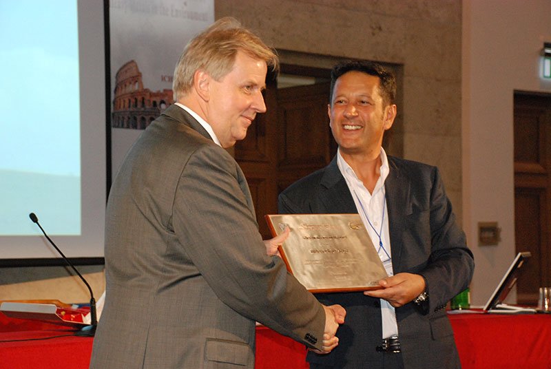Jozef Pacyna mottar prisen Lifetime Achievement Award
