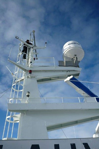Besiktigelse av luftinntakets plassering ombord på «RV Helmer Hanssen»
