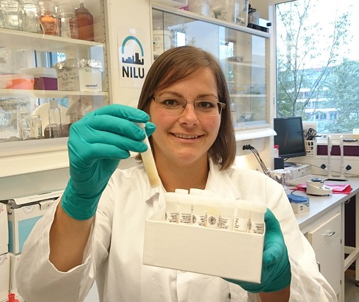 Therese Nøst i laboratoriet ved NILU i Tromsø