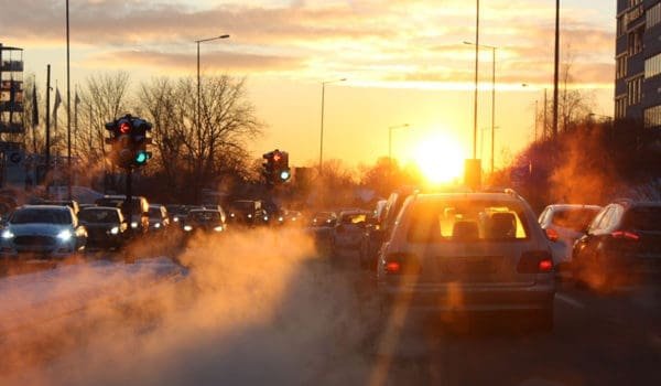 Trafikk i solnedgang