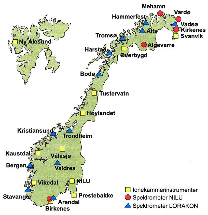 Kart med geografisk plassering av overvåkningsstasjoner for radioaktivitet i Norge 2004