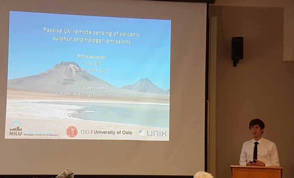 Jonas Gliß forsvarer sin doktorgrad ved Fysisk institutt på Universitetet i Oslo. Foto: Wenche Aas, NILU 