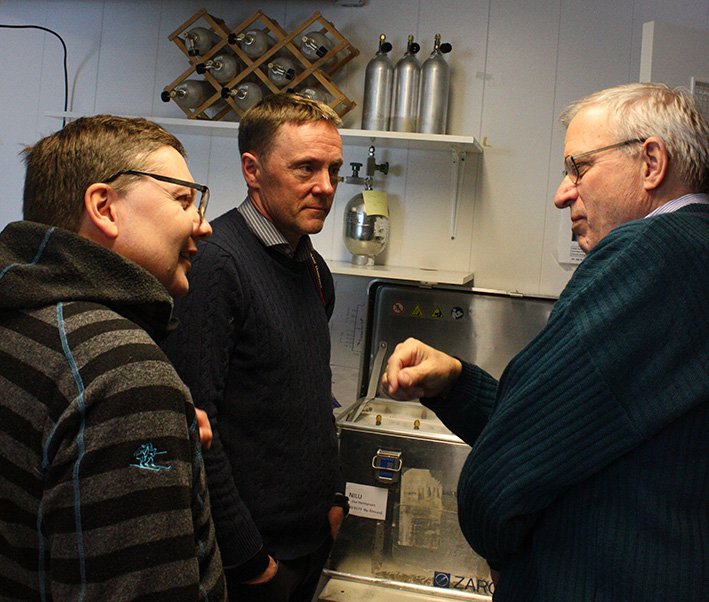 Ove Hermansen, Kjetil Tørseth og Øystein Hov i et av instrumentrommene.