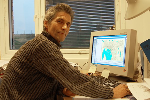 Dag Tønnesen på kontoret i 2006