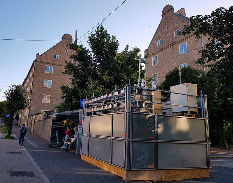Målestasjonen i Kirkeveien, med sensorer montert på toppen